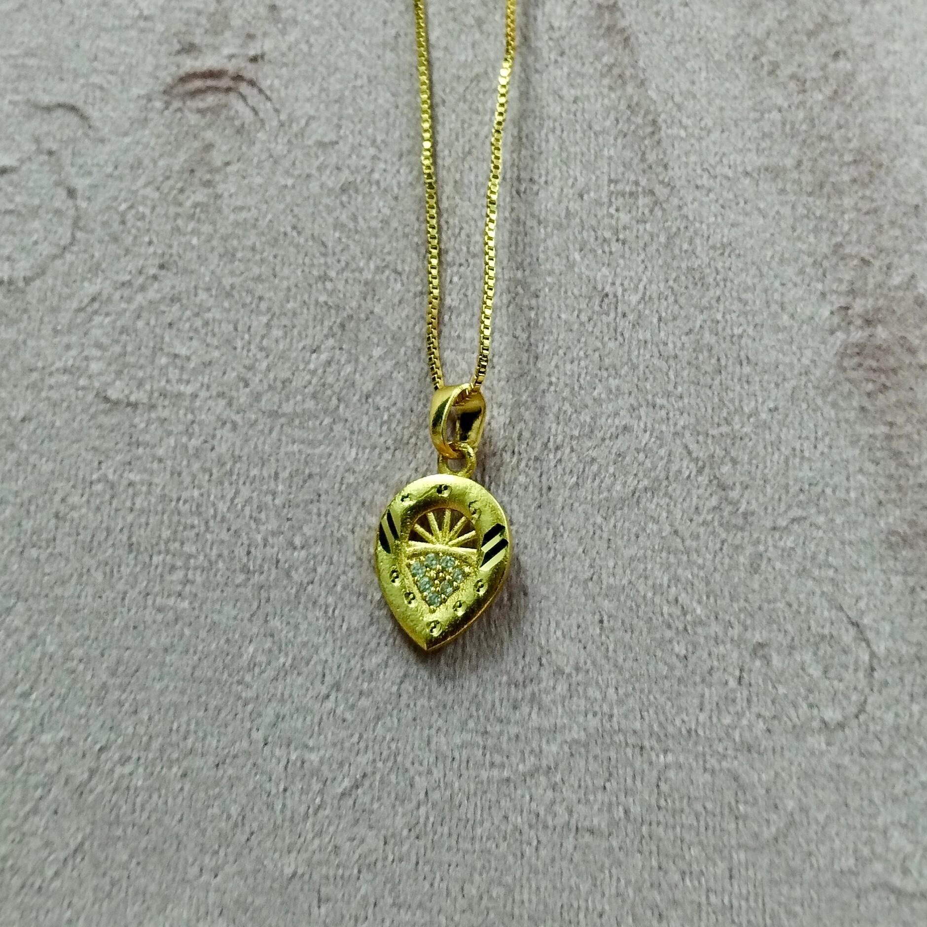 Gold Heart Pendant Necklace - Image 1