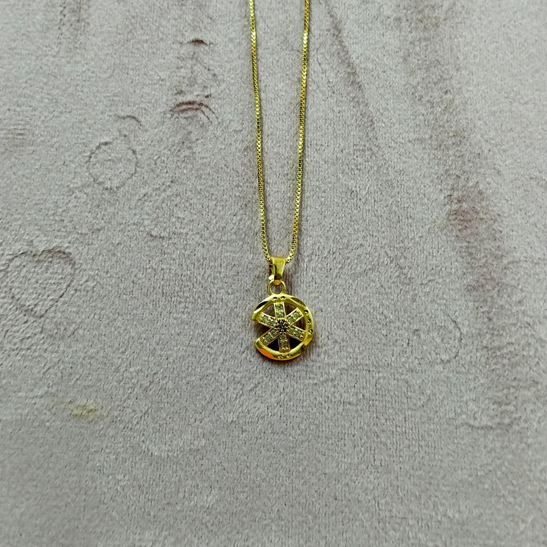 Gold Star Pendant Necklace - Image 1