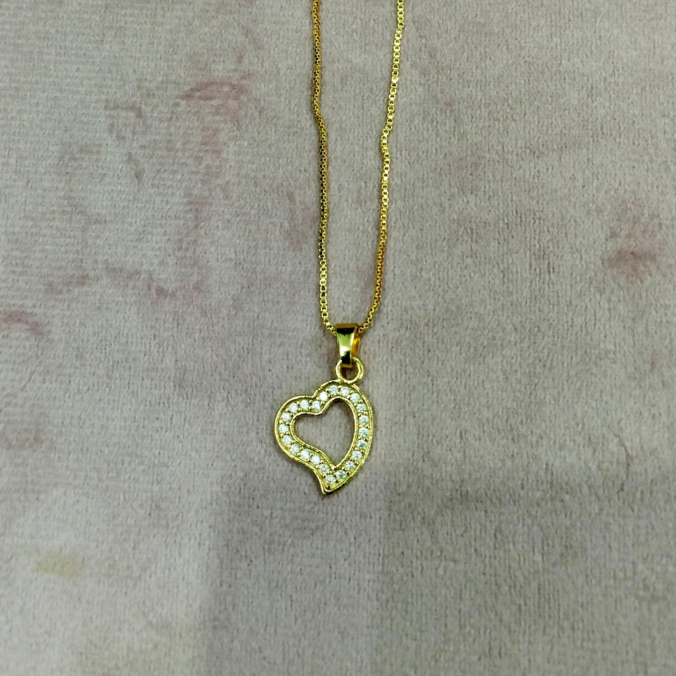 Gold Hearted Pendant Necklace - Image 1