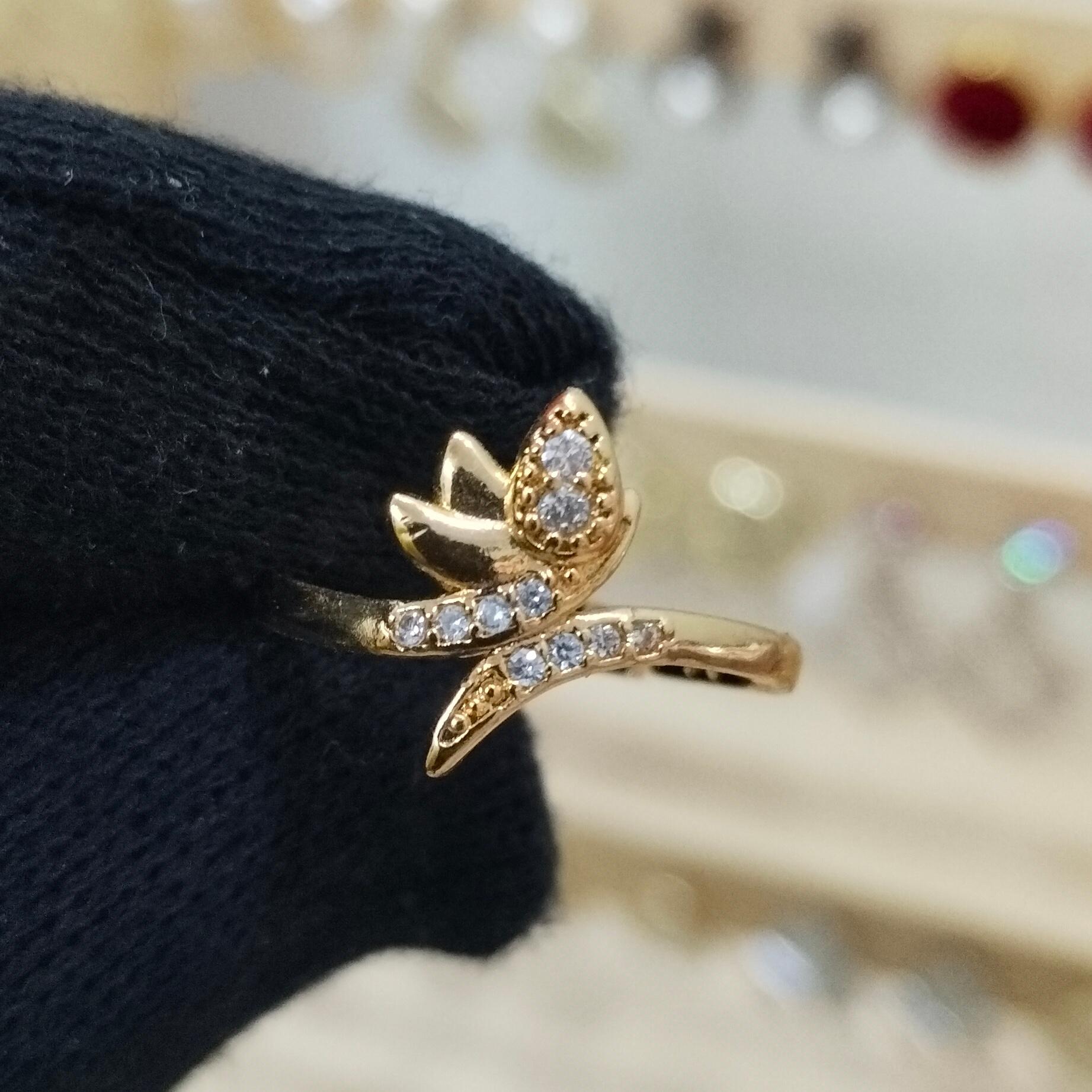 GoldeCubic Zirconia Ring - Image 1